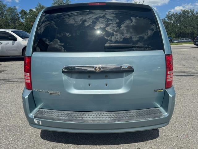 Chrysler Town & Country LX 2008