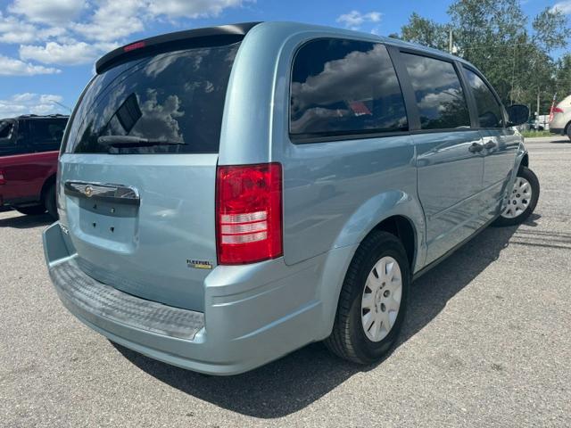 Chrysler Town & Country LX 2008