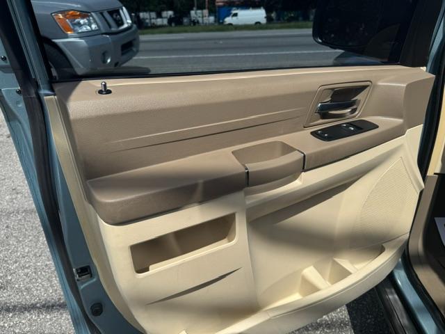 Chrysler Town & Country LX 2008