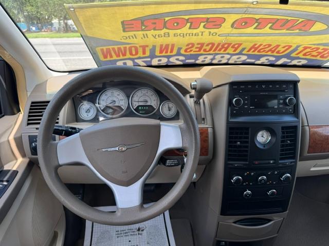 Chrysler Town & Country LX 2008