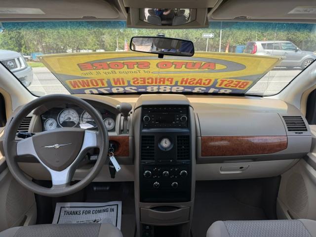 Chrysler Town & Country LX 2008