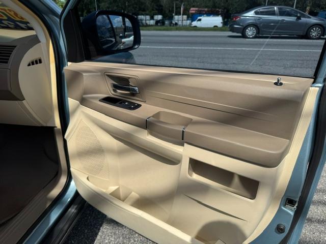 Chrysler Town & Country LX 2008