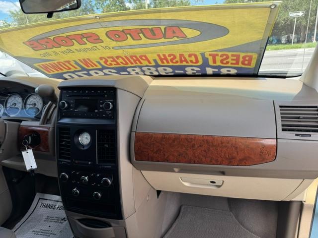 Chrysler Town & Country LX 2008