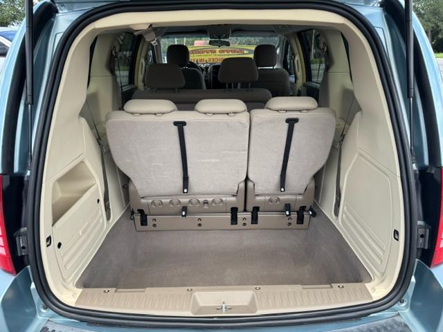 Chrysler Town & Country LX 2008