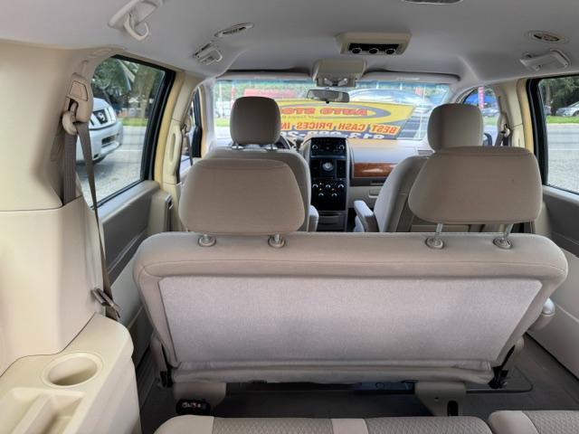 Chrysler Town & Country LX 2008