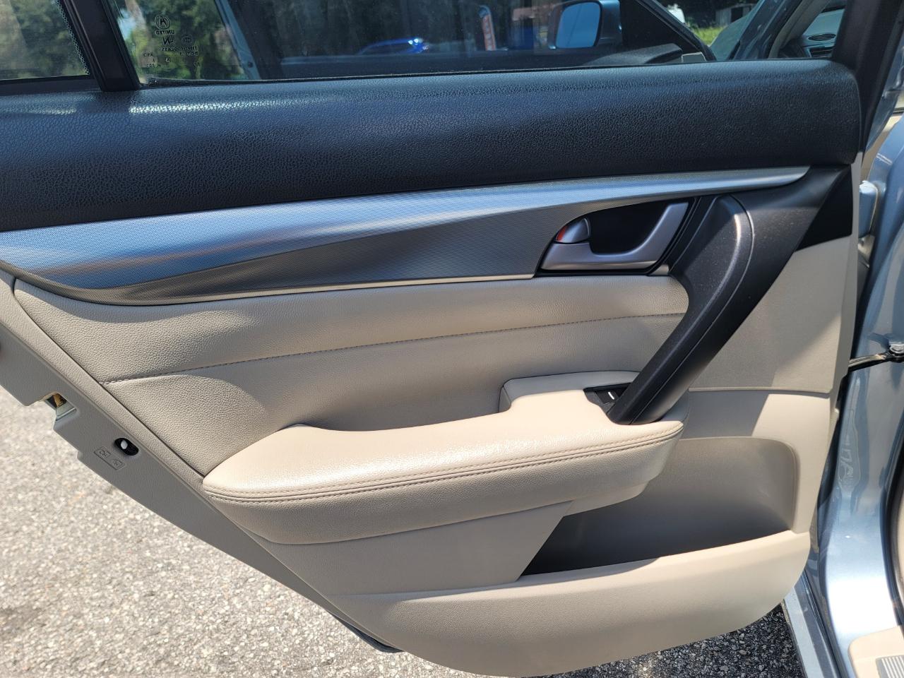 Acura TL 5-Speed AT 2009
