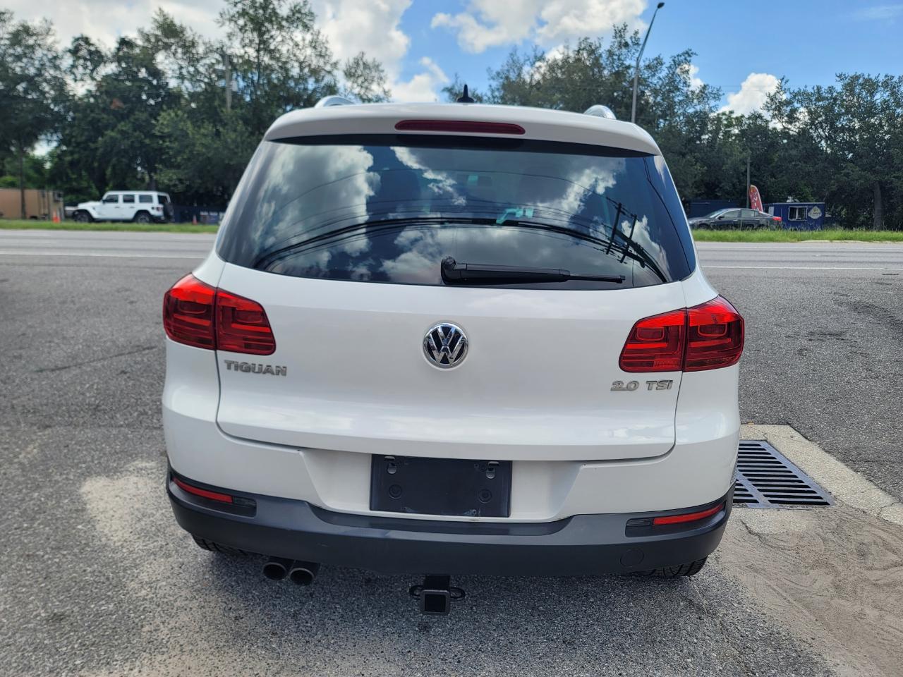 Volkswagen Tiguan SE 2012
