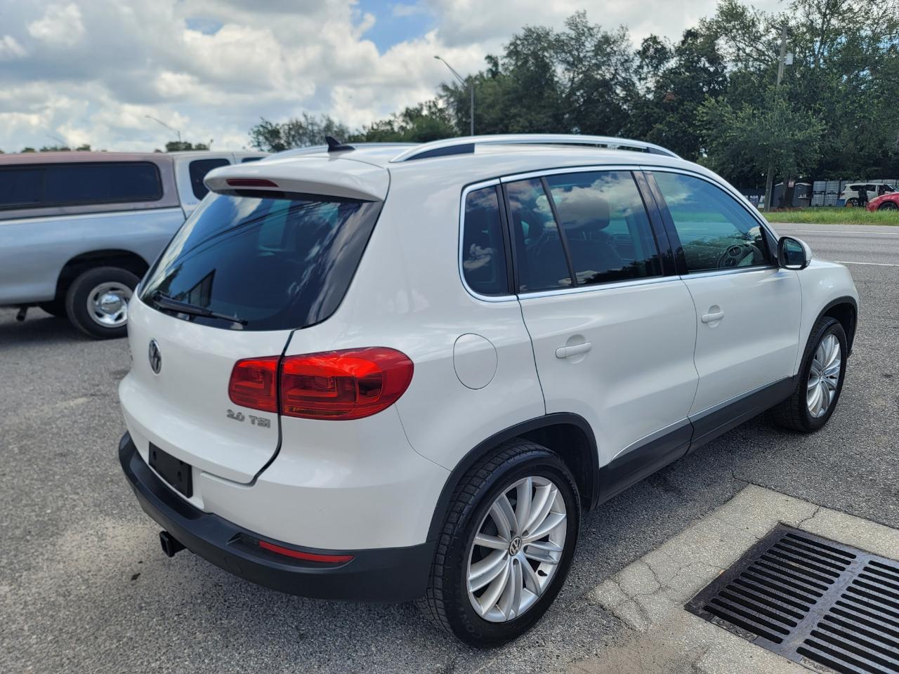 Volkswagen Tiguan SE 2012