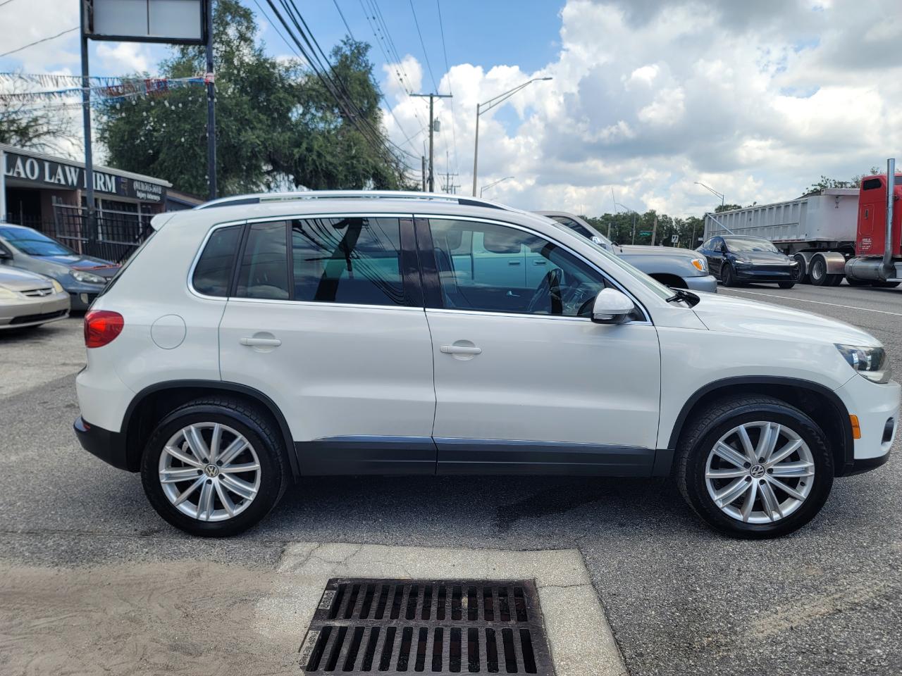Volkswagen Tiguan SE 2012