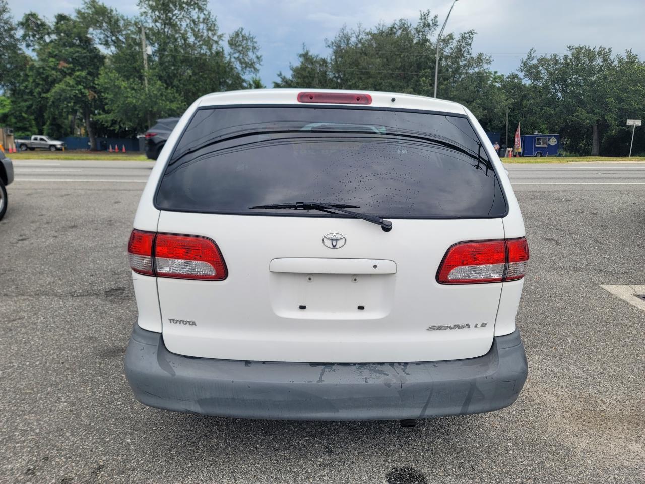 Toyota Sienna LE 2002