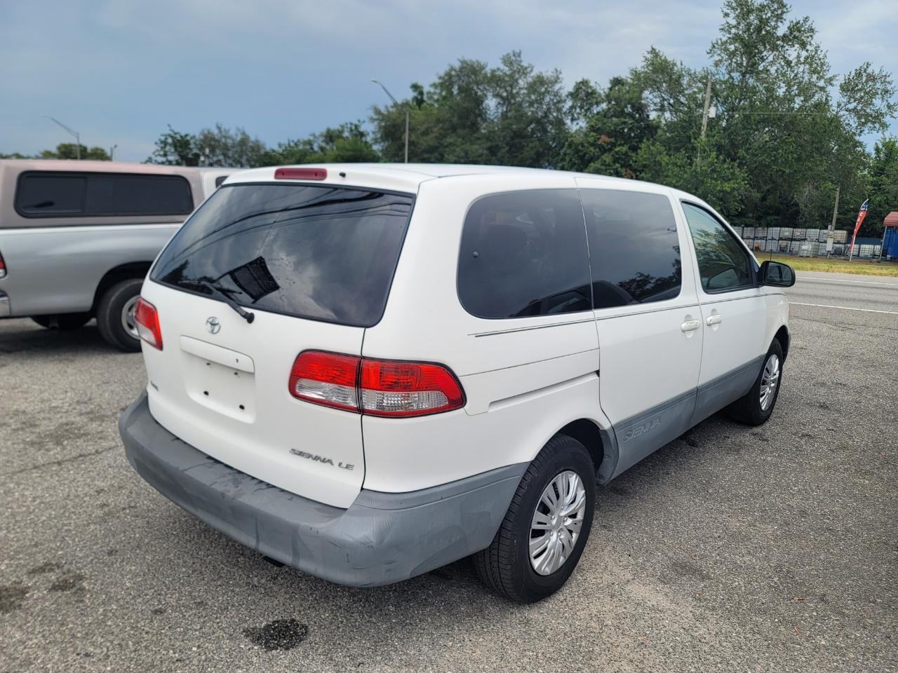 Toyota Sienna LE 2002