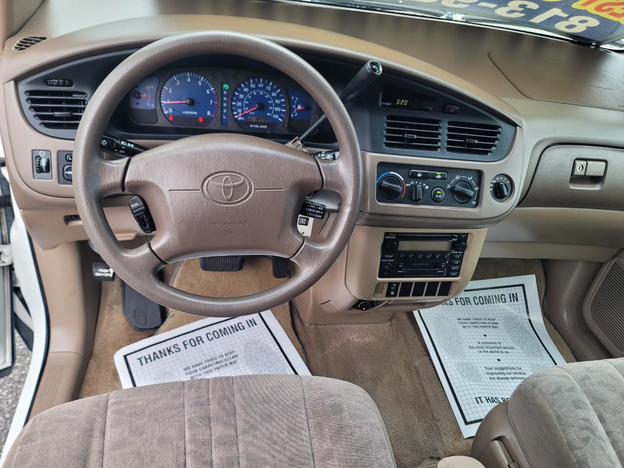 Toyota Sienna LE 2002