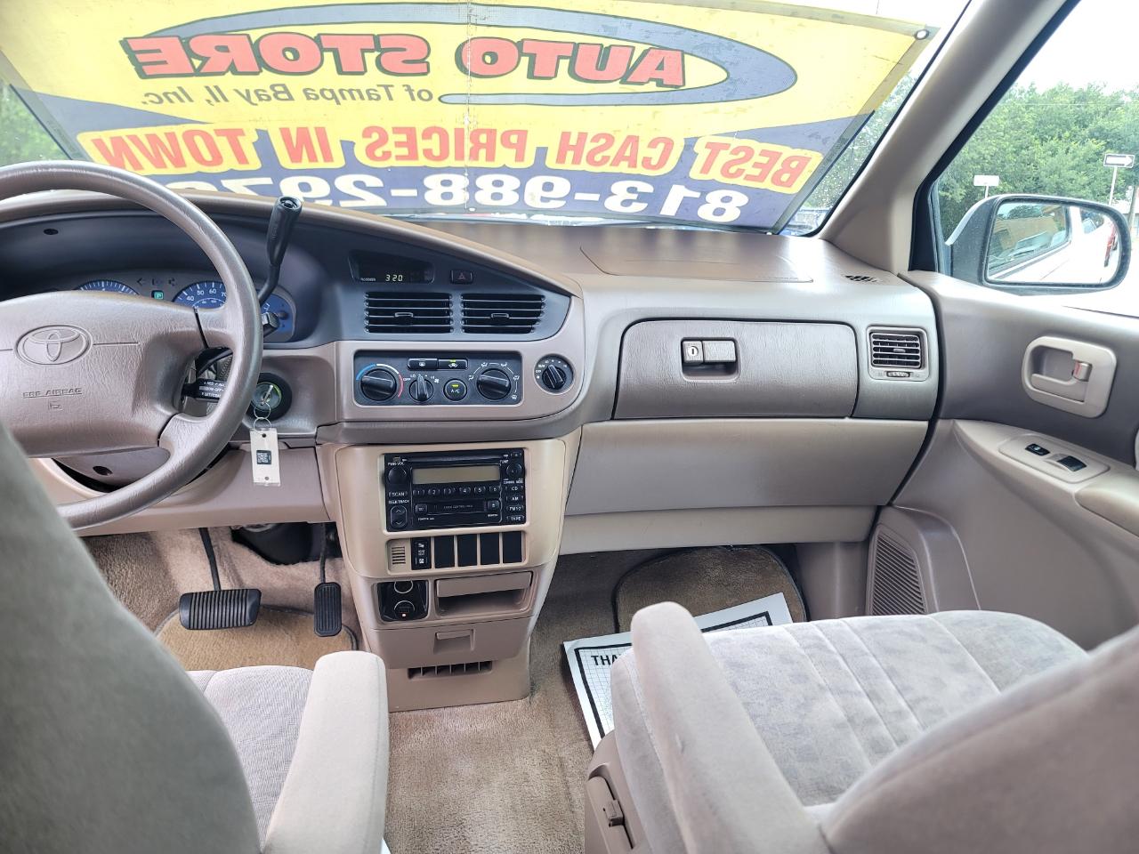 Toyota Sienna LE 2002