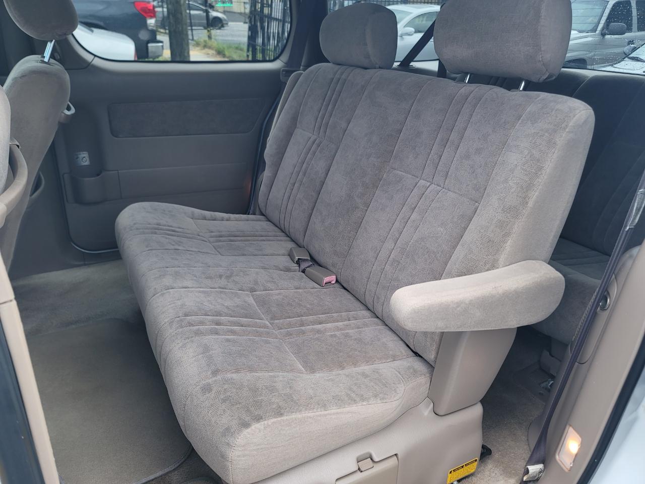 Toyota Sienna LE 2002