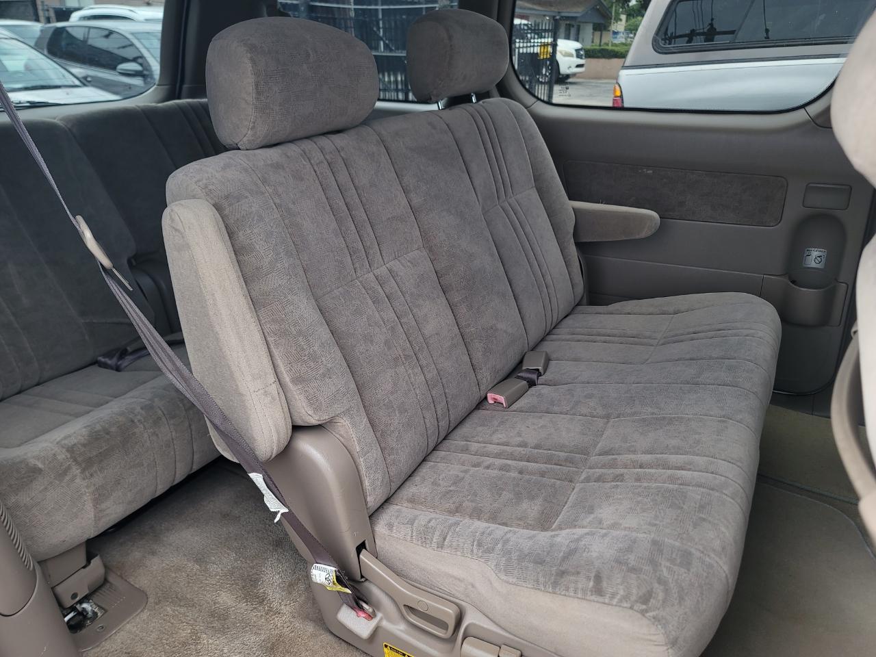 Toyota Sienna LE 2002