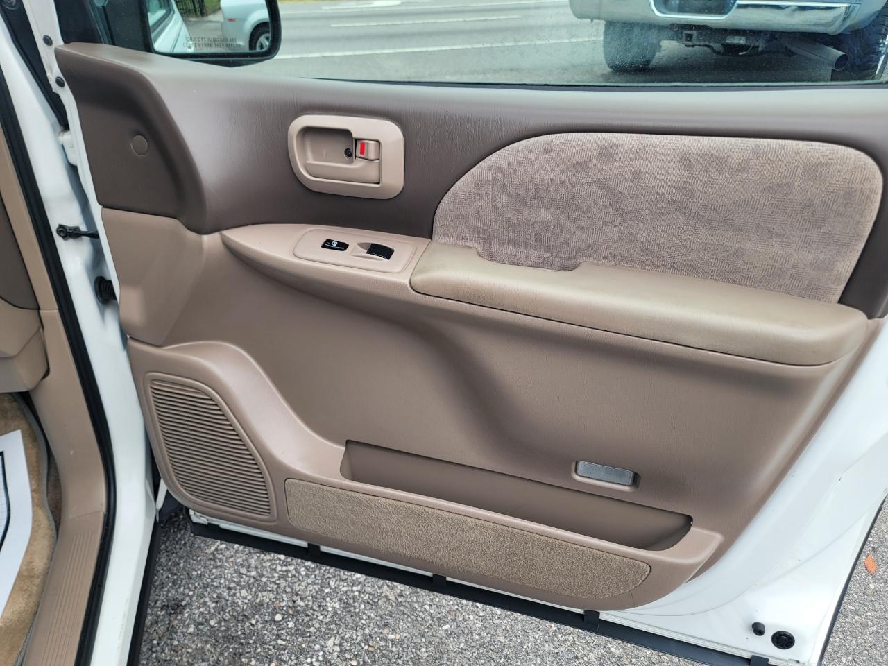 Toyota Sienna LE 2002