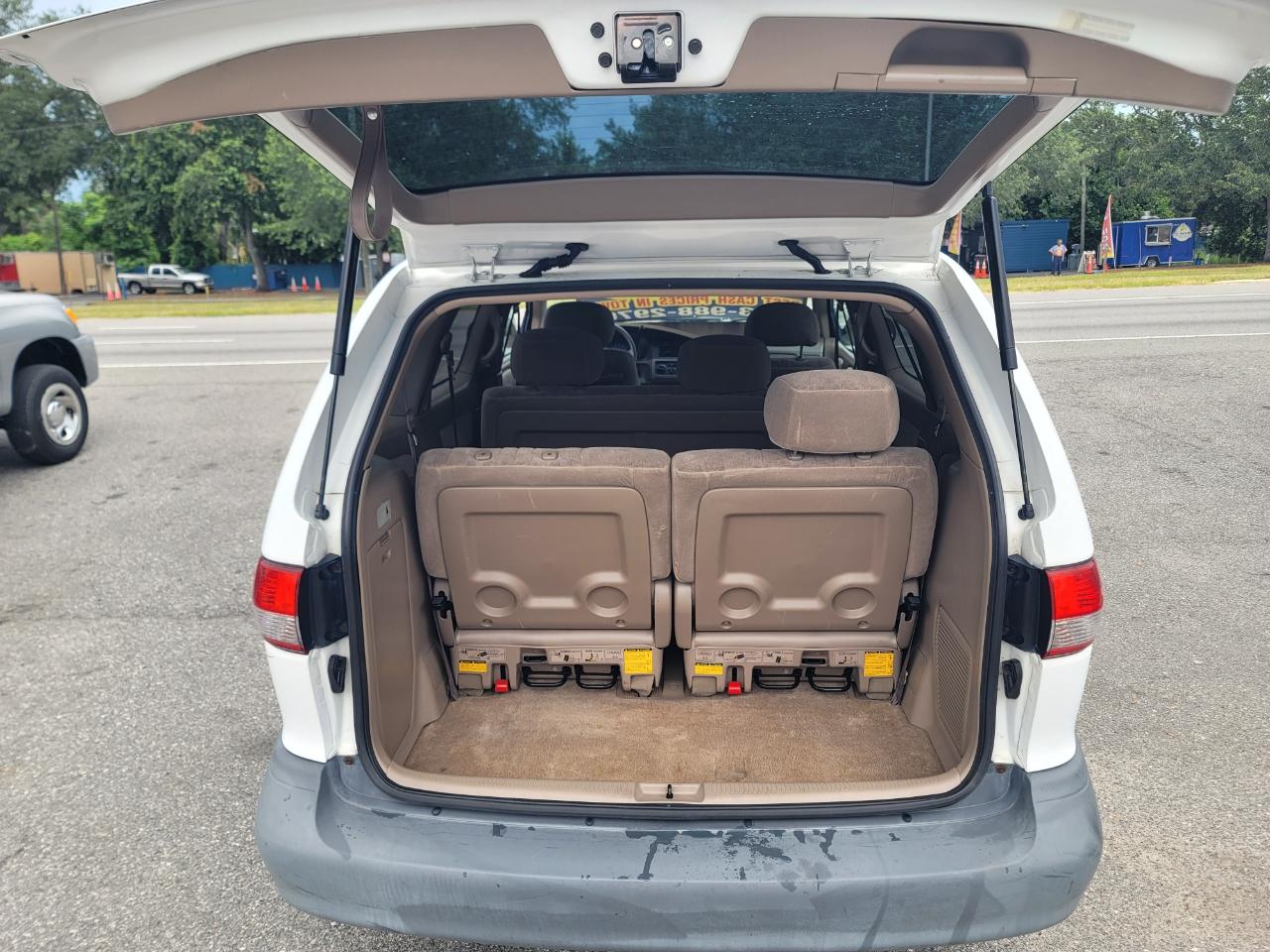 Toyota Sienna LE 2002