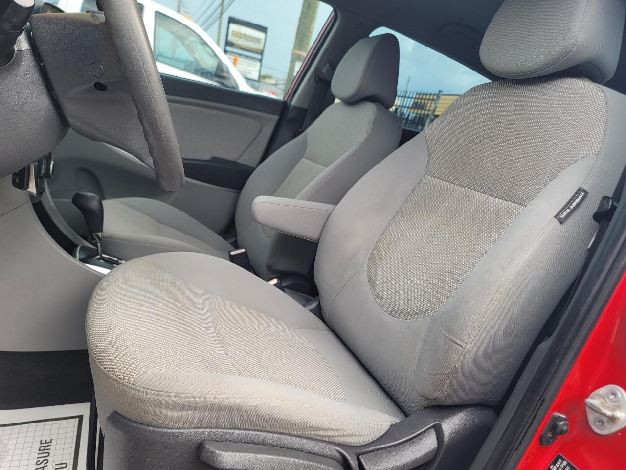 Hyundai Accent GS 5-Door 2013