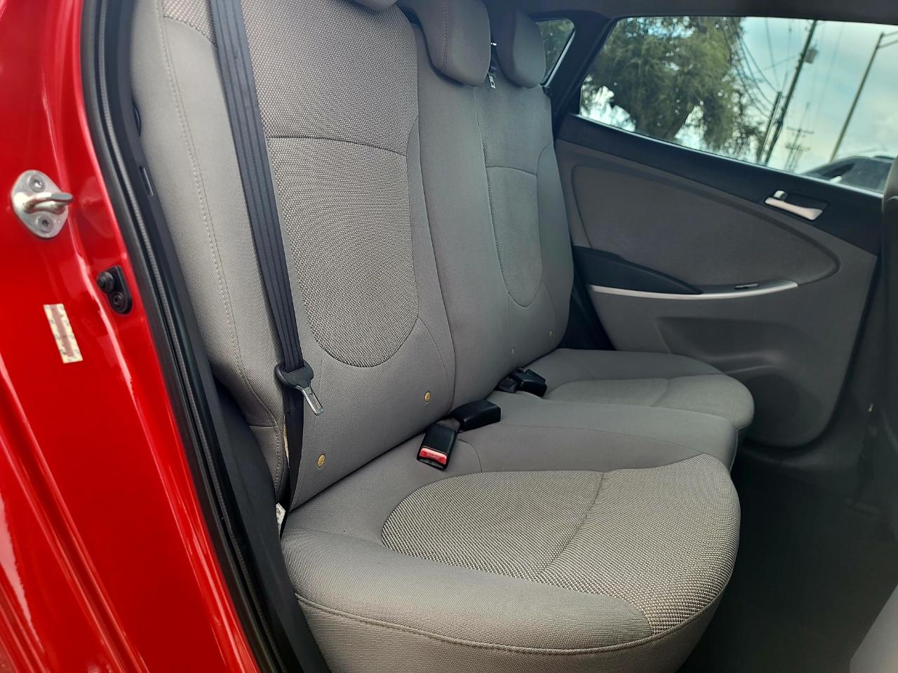 Hyundai Accent GS 5-Door 2013