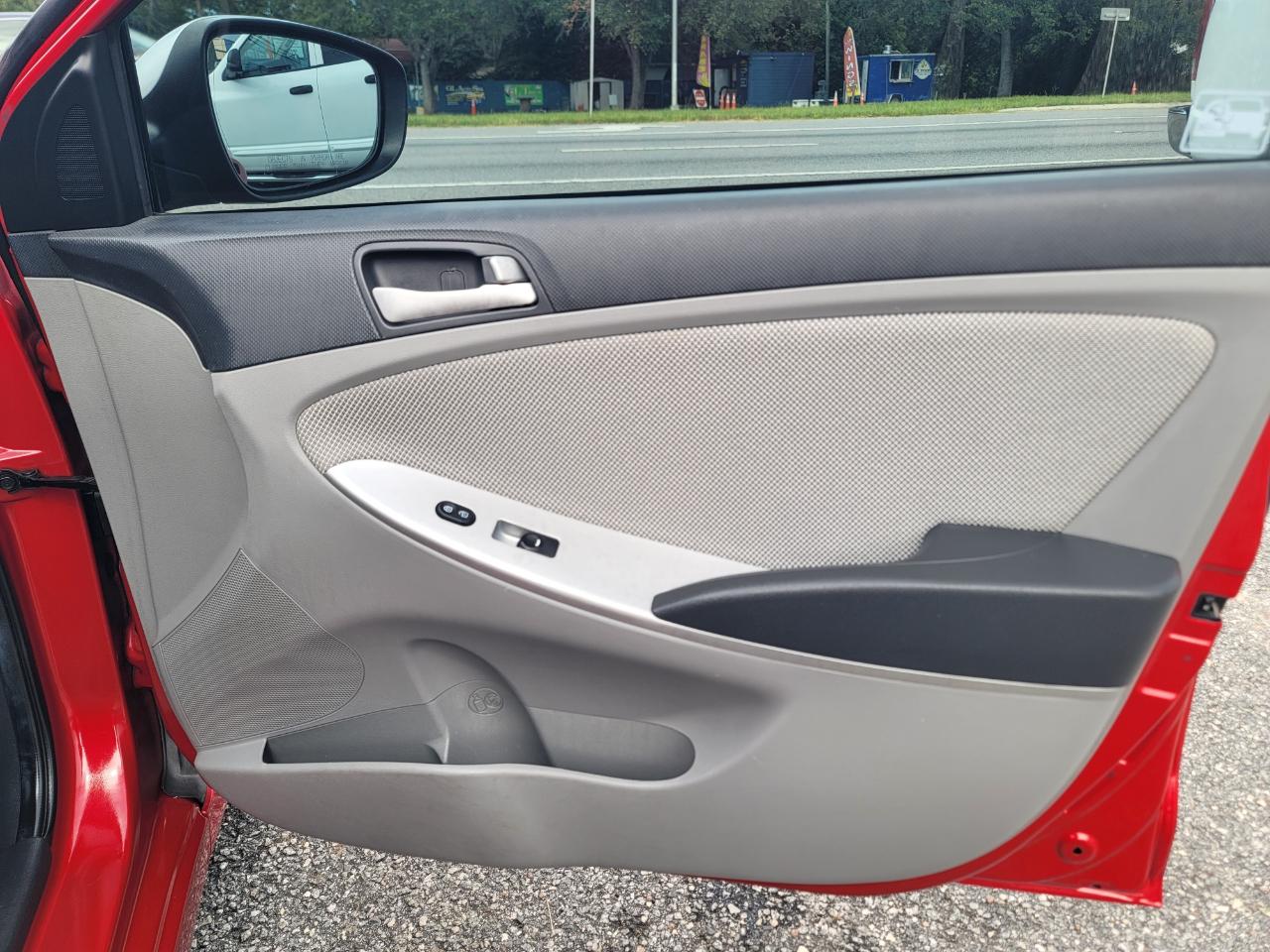 Hyundai Accent GS 5-Door 2013