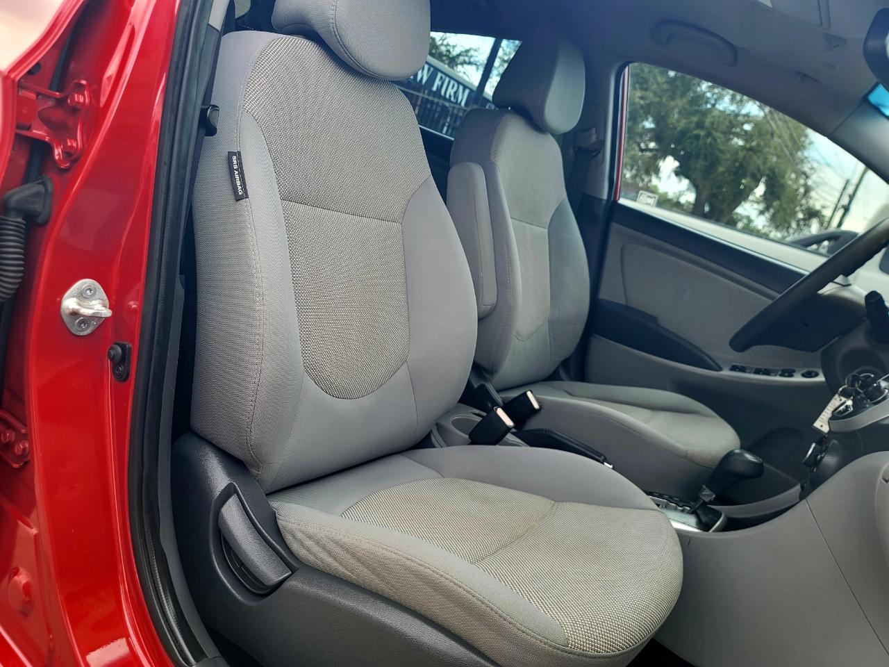 Hyundai Accent GS 5-Door 2013