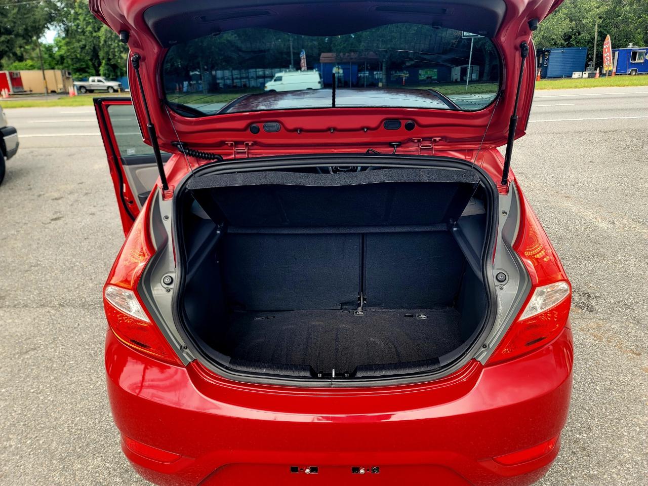 Hyundai Accent GS 5-Door 2013