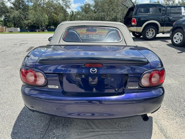 Mazda MX-5 Miata Base 2003