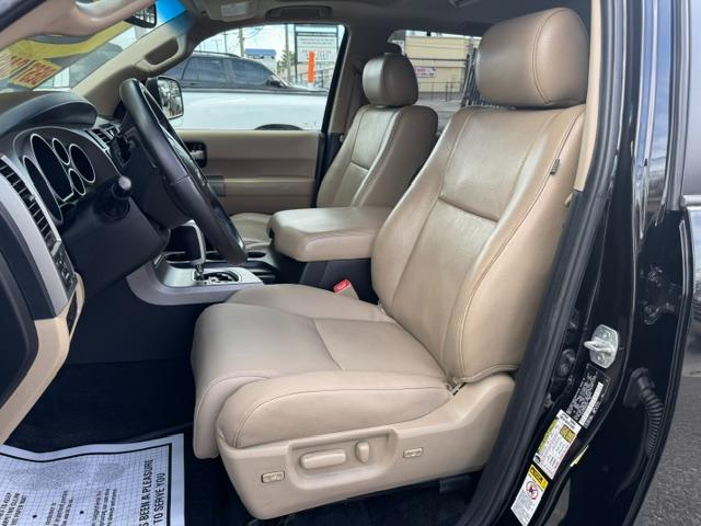 Toyota Sequoia Limited 4WD 2013