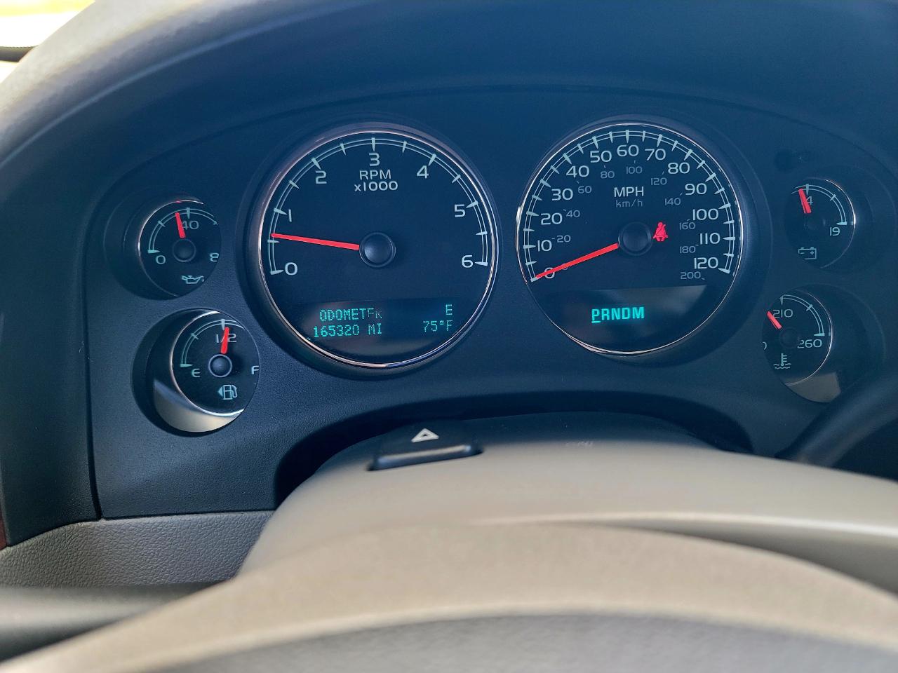 Chevrolet Suburban LT 2WD 2011
