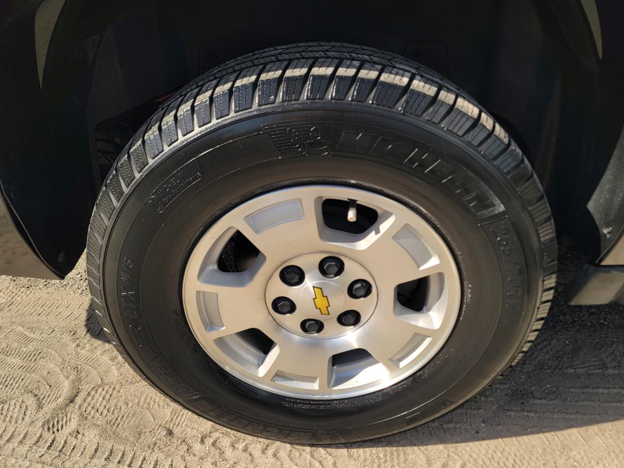 Chevrolet Suburban LT 2WD 2011