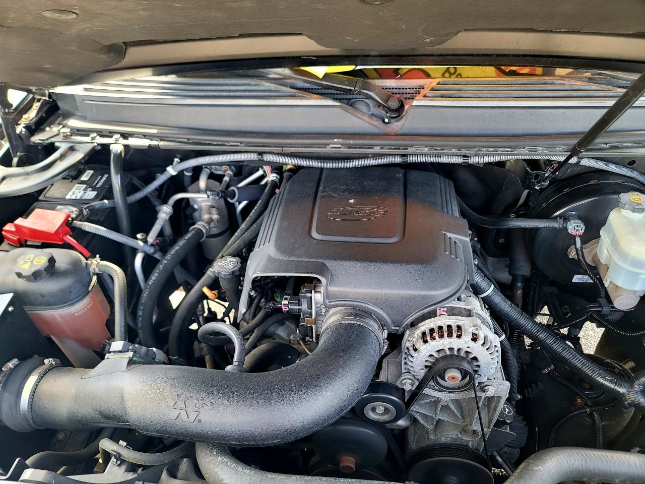 Chevrolet Suburban LT 2WD 2011