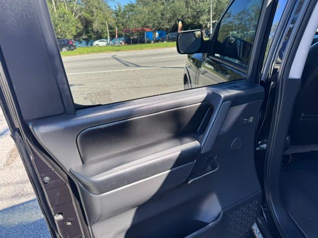 Nissan Titan SL Crew Cab 2WD 2012