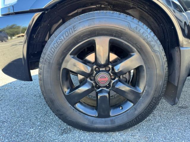 Nissan Titan SL Crew Cab 2WD 2012
