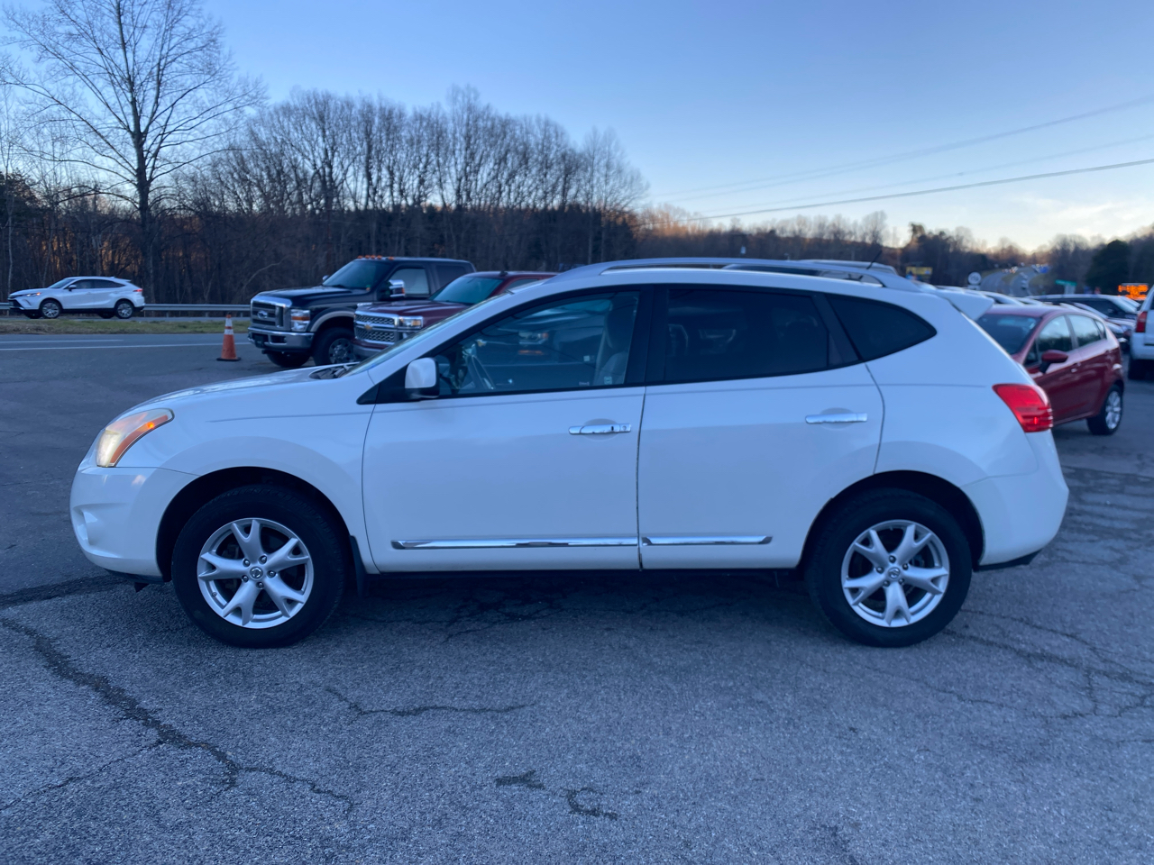 Nissan Rogue SV FWD 2011