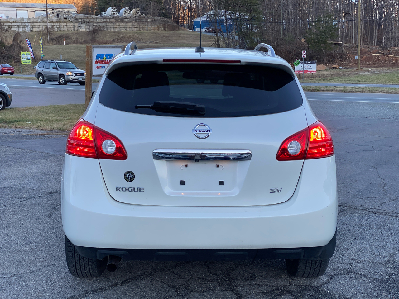 Nissan Rogue SV FWD 2011