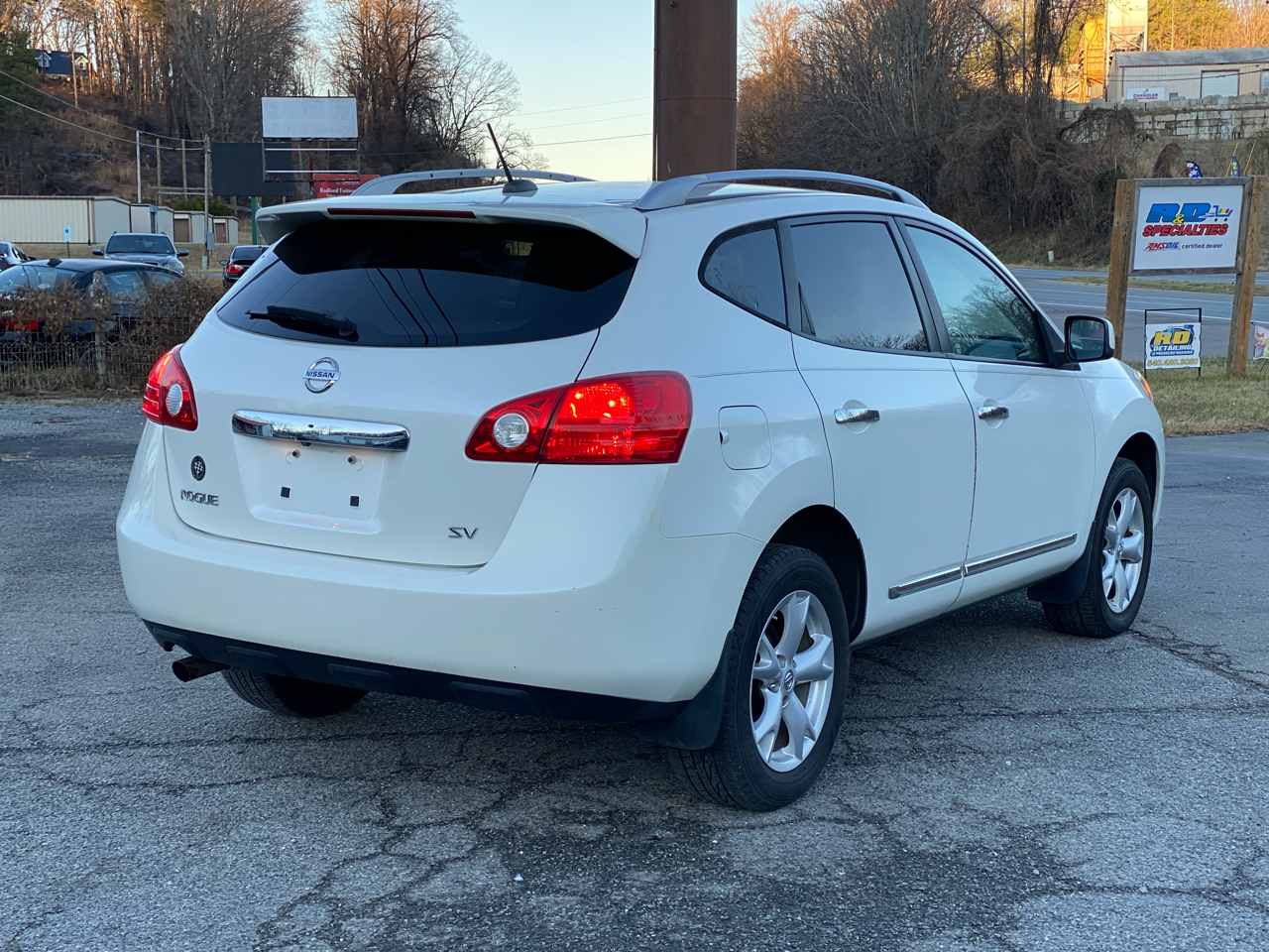 Nissan Rogue SV FWD 2011