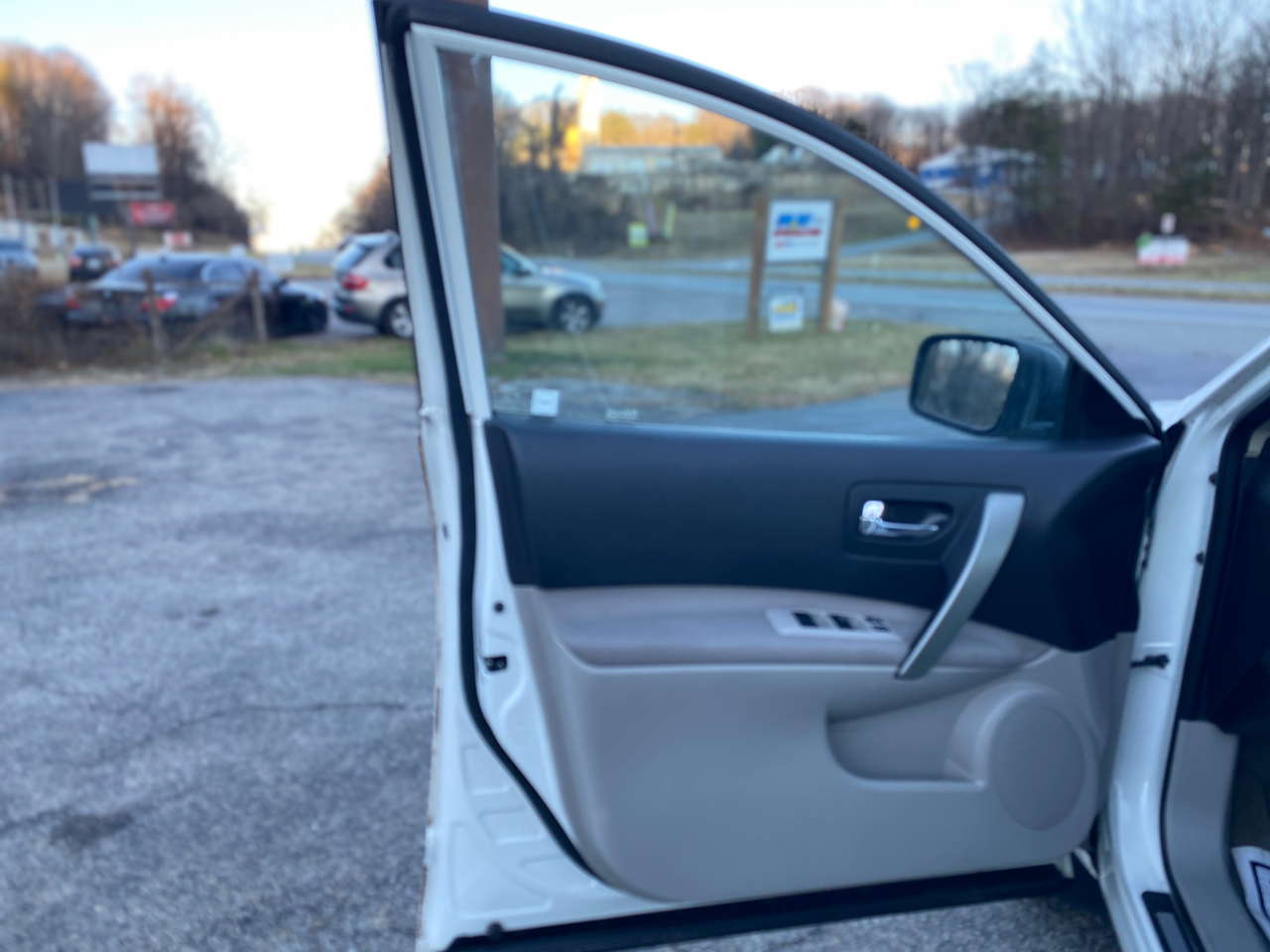 Nissan Rogue SV FWD 2011