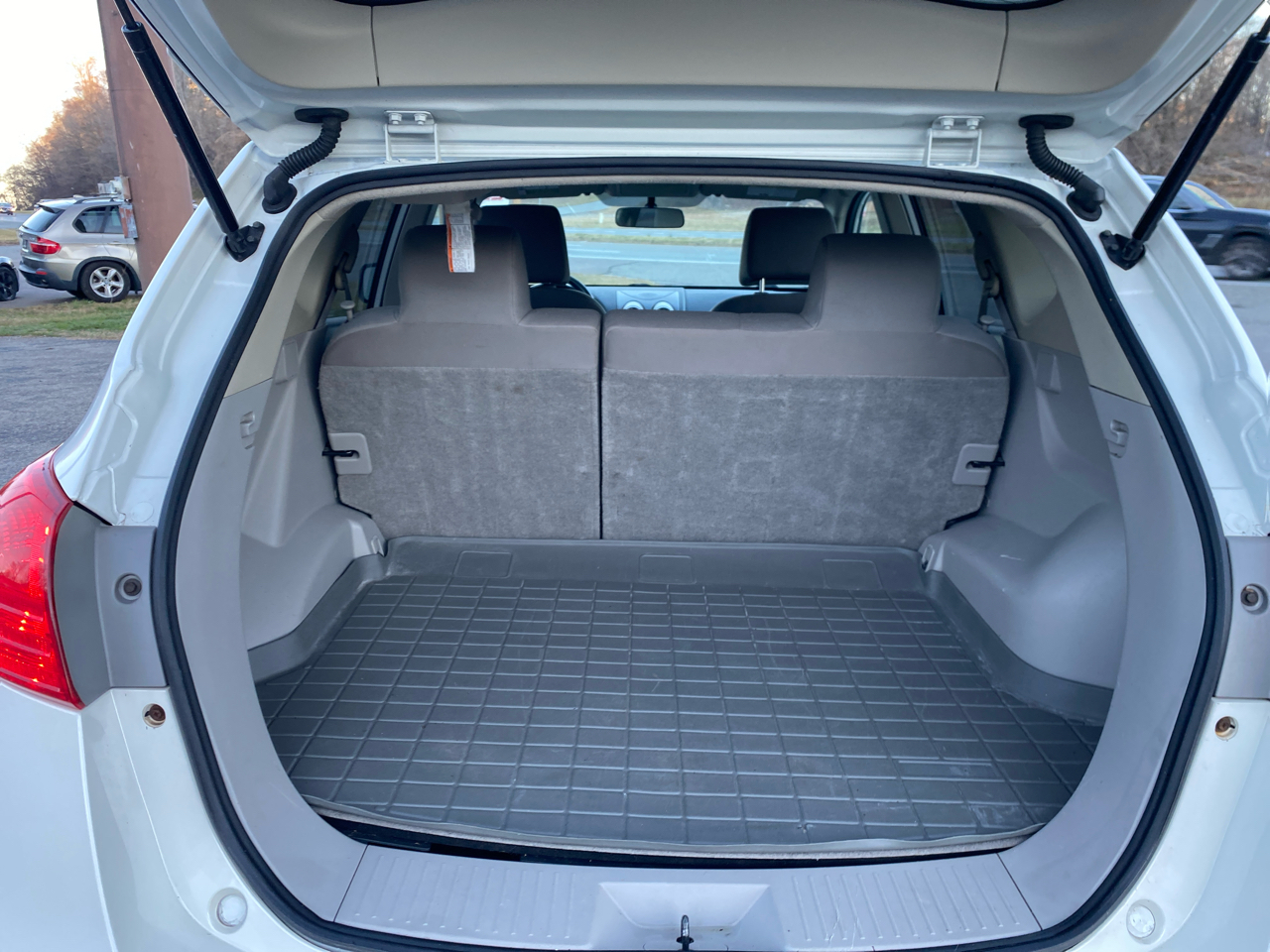 Nissan Rogue SV FWD 2011