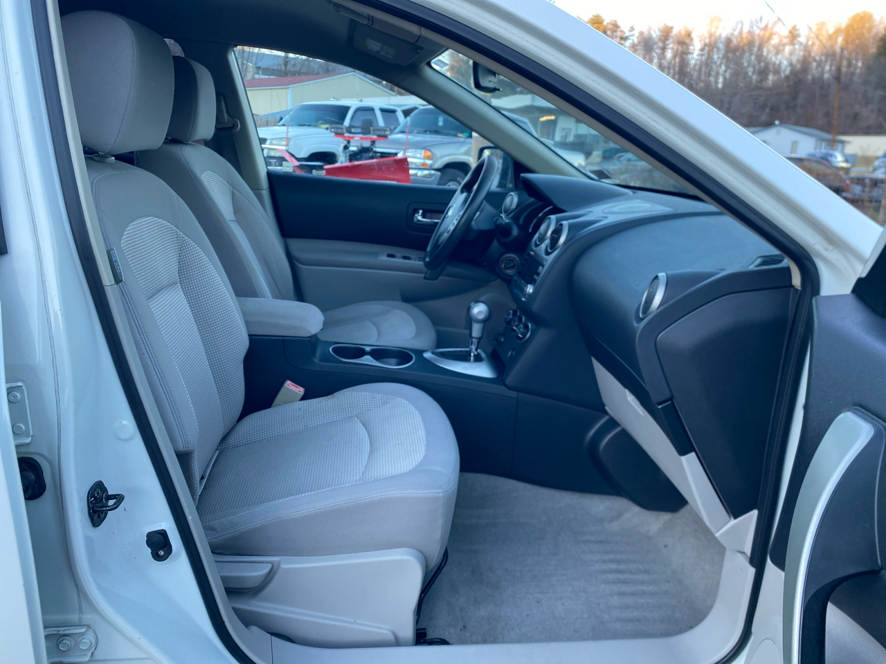 Nissan Rogue SV FWD 2011