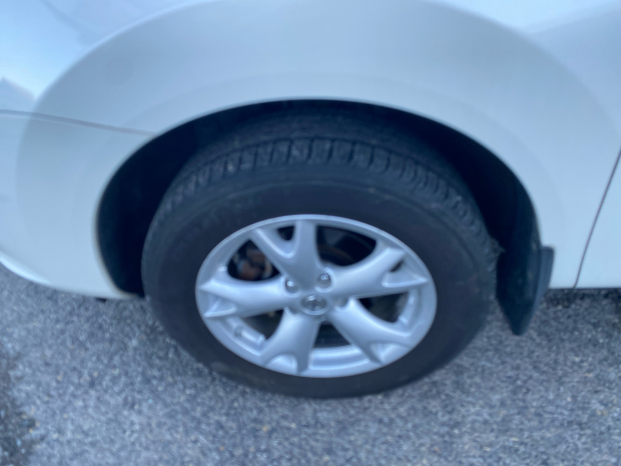 Nissan Rogue SV FWD 2011