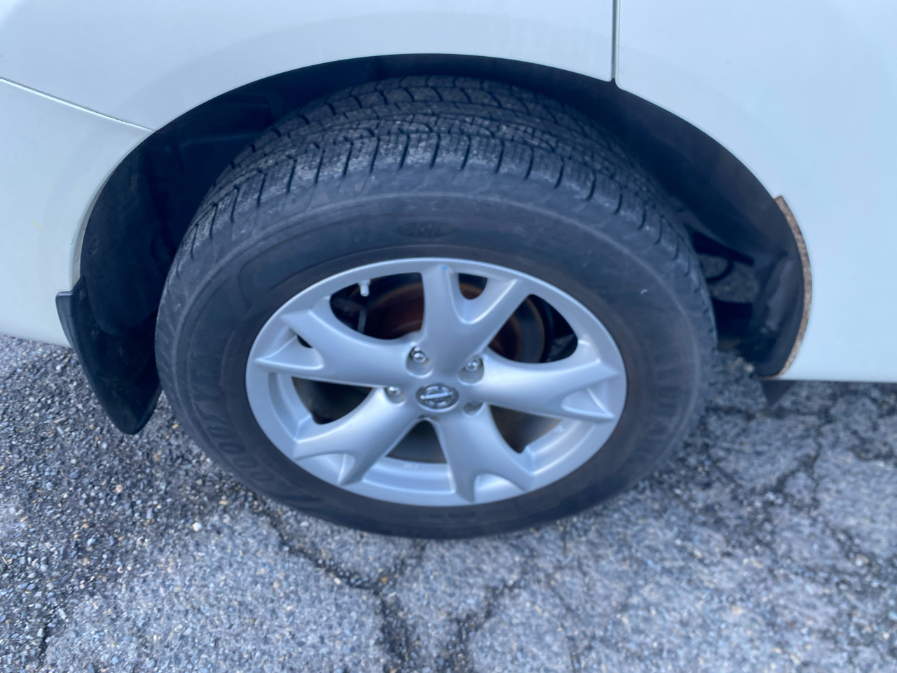 Nissan Rogue SV FWD 2011