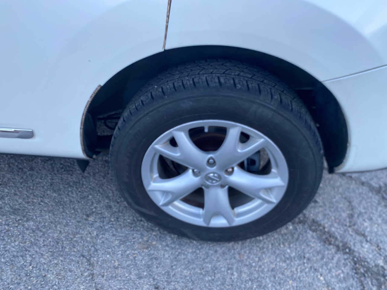 Nissan Rogue SV FWD 2011