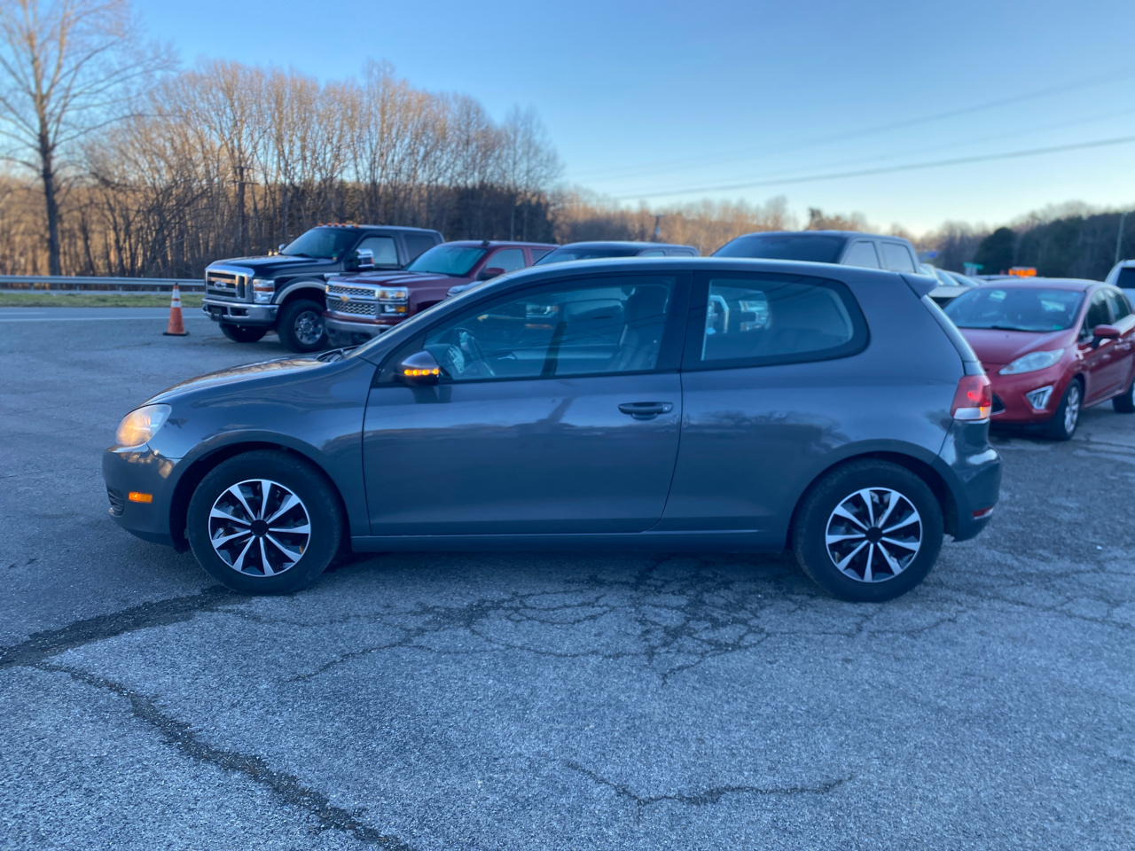 Volkswagen Golf 2.5L 2-Door PZEV 2010