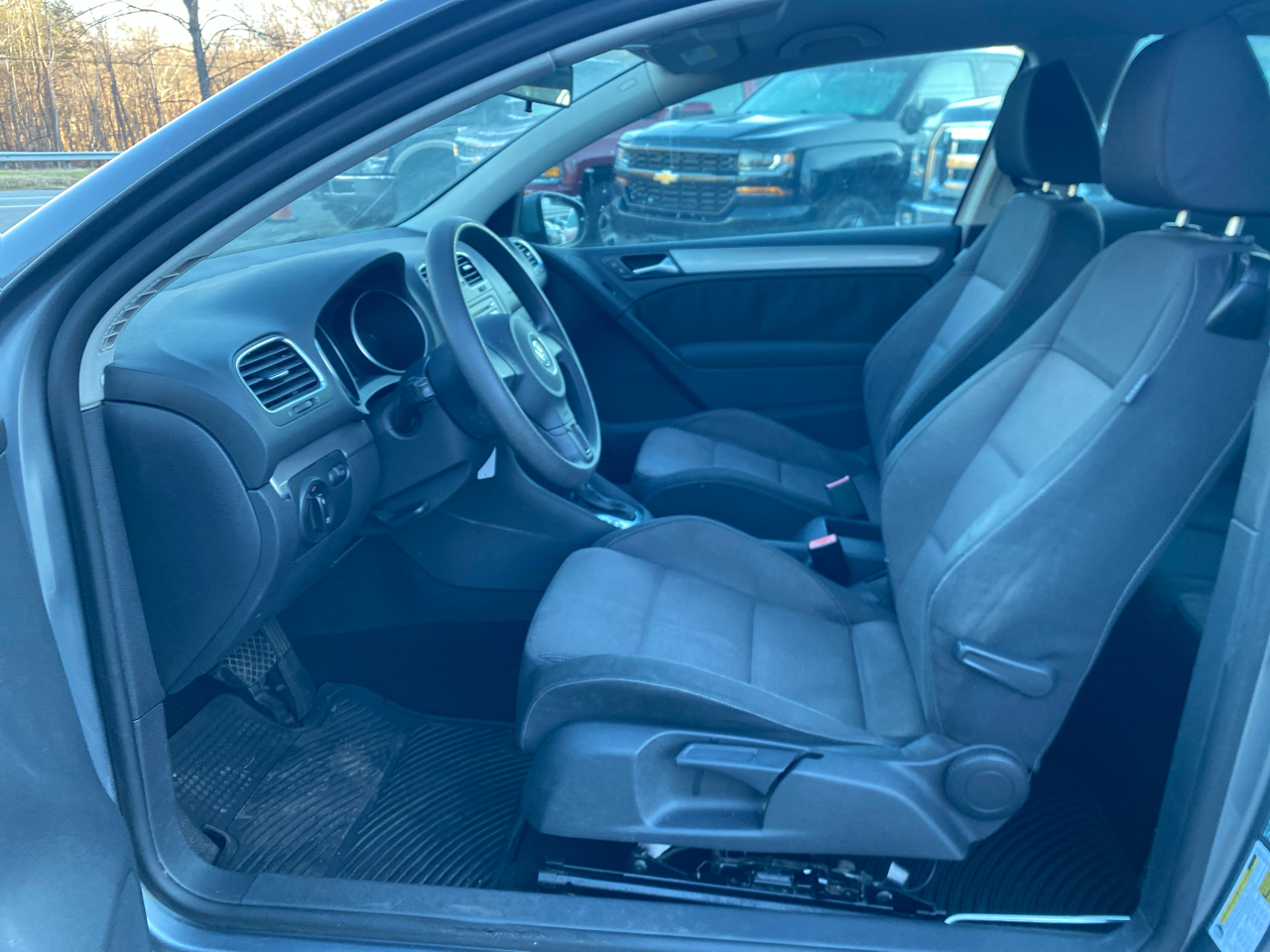 Volkswagen Golf 2.5L 2-Door PZEV 2010