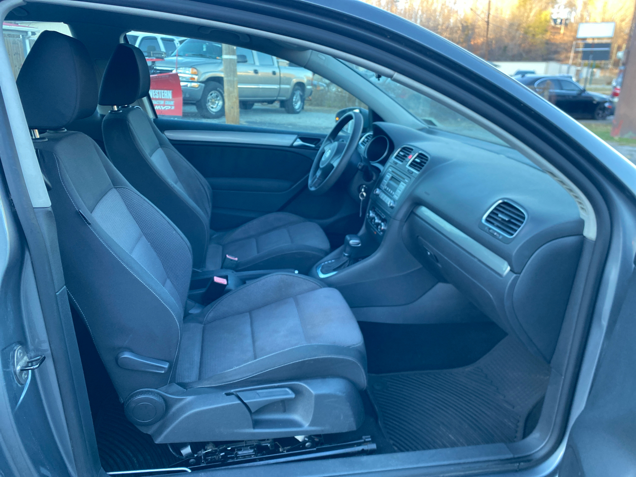 Volkswagen Golf 2.5L 2-Door PZEV 2010