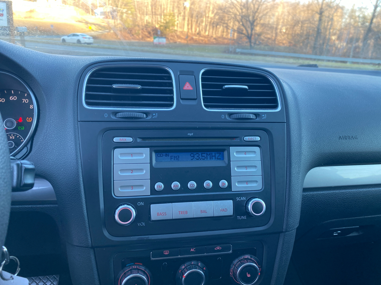 Volkswagen Golf 2.5L 2-Door PZEV 2010