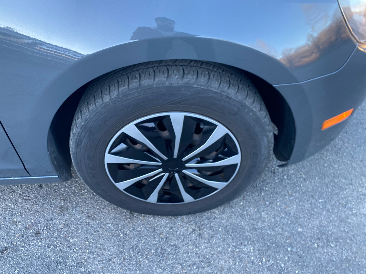 Volkswagen Golf 2.5L 2-Door PZEV 2010