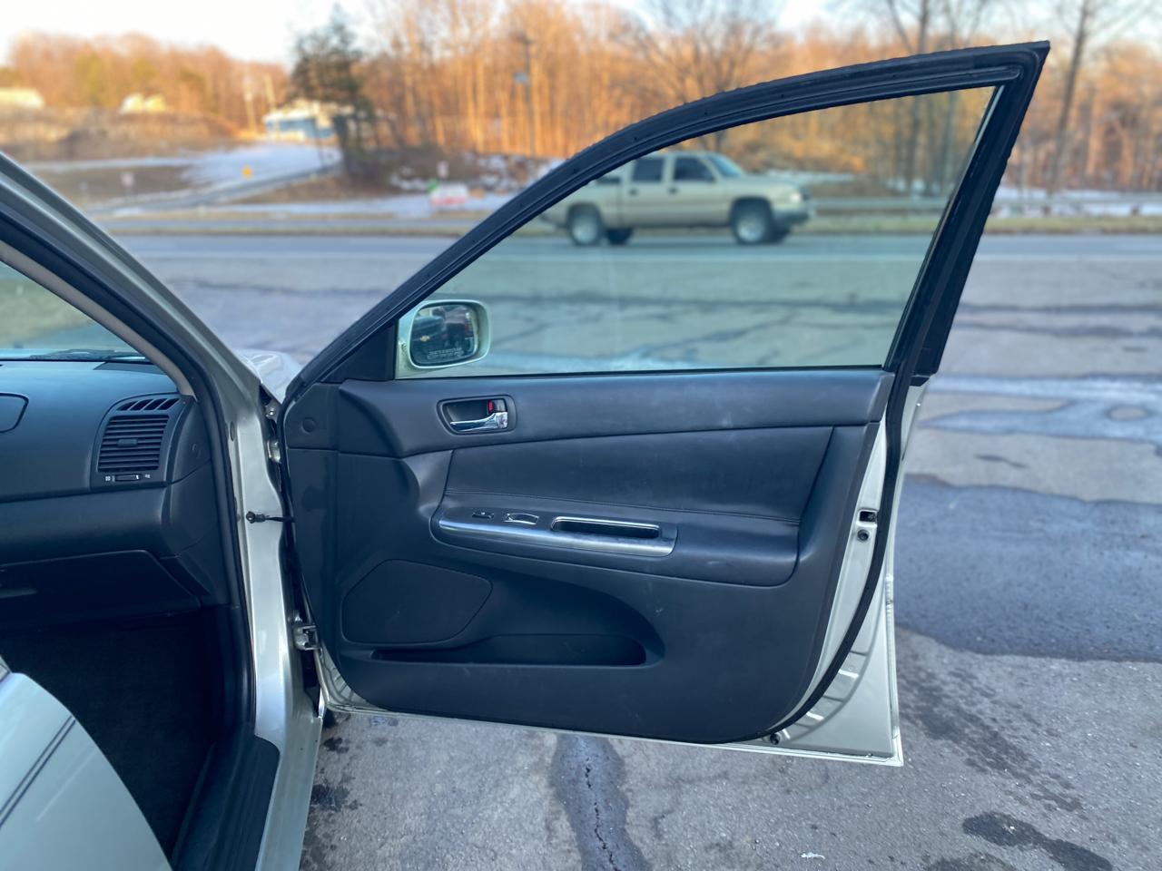 Toyota Camry XLE 4D Sedan 2002