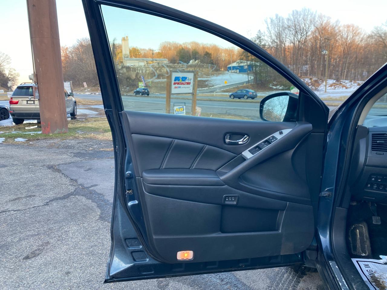 Nissan Murano S AWD 2011