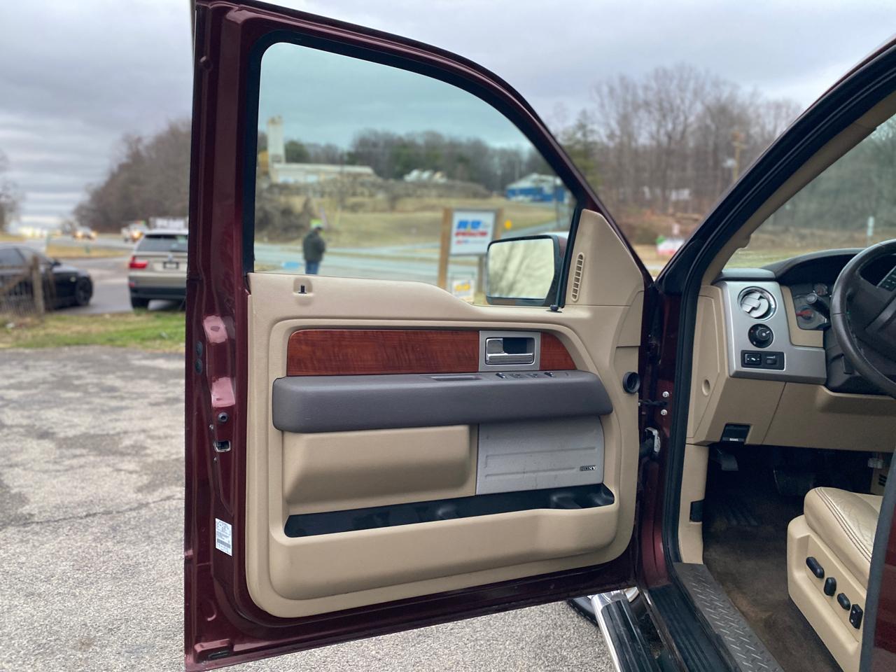 Ford F-150 4WD SuperCrew 157" Lariat w/HD Payload Pkg 2010